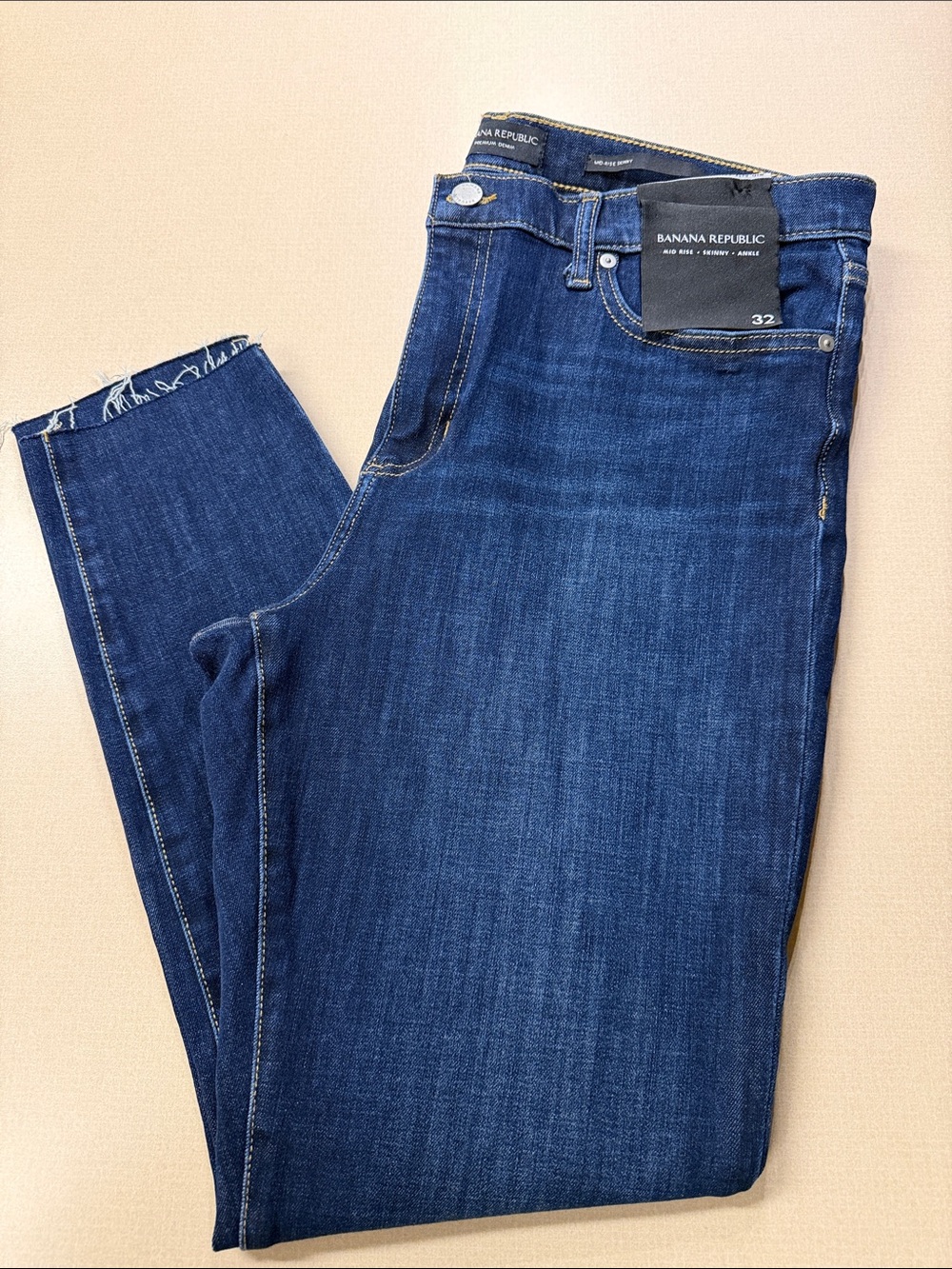 NWT Banana Republic Women’s Dark Blue Slim Jeans Raw Hem Size 32